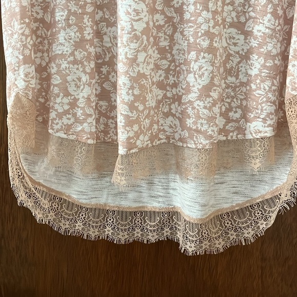 Pretty Top - Picture 2 of 9